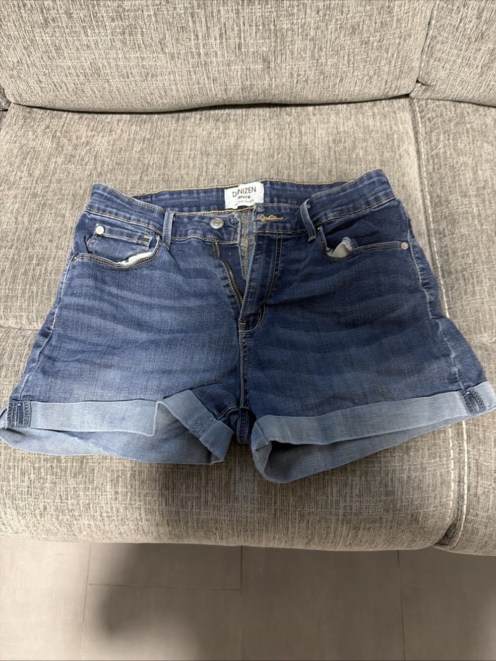 Denizen from Levi's Mid Rise 5" Shorts Denim Cuffed Hem Women's Size 10 Stretch